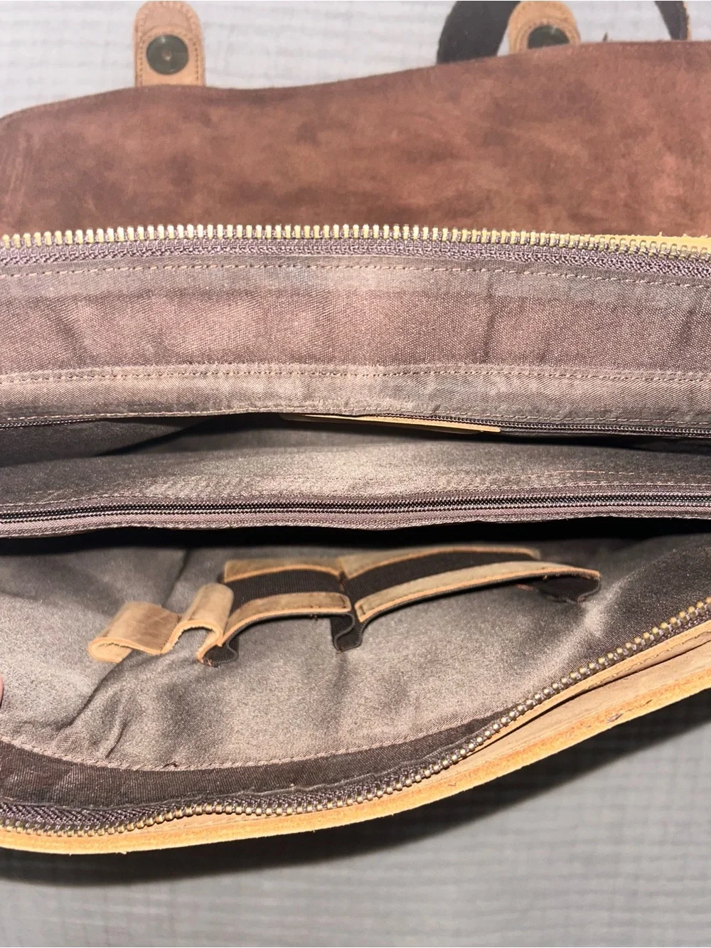 ZLYC Messenger Bag Unisex Brown Leather Medium Satchel Shoulder Laptop